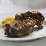 costine-di-maiale-in-umido-con-polenta