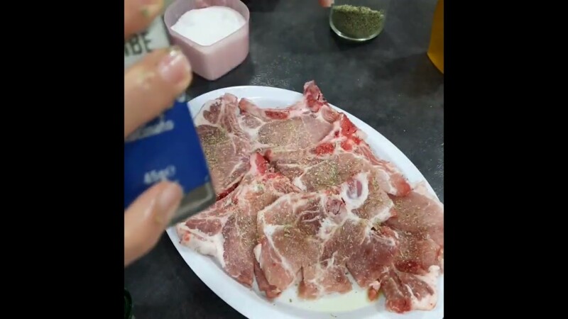 Cotolette di maiale al forno: ricetta per preparare delle cotolette morbide e gustose
