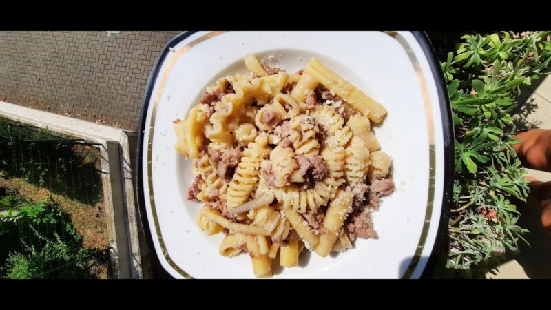 Pasta al radicchio e salsiccia