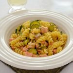 pasta-zucchine-e-salmone-e-pomodorini