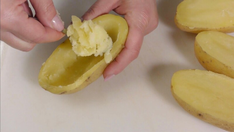 Patate ripiene al forno con prosciutto e formaggio