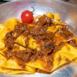 ragu-di-selvaggina-a-base-di-vino-rosso-e-cipolla
