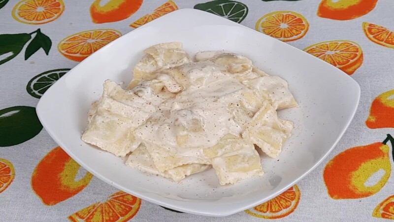 Ravioli al tartufo con crema di parmigiano
