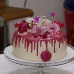 torte-con-fiori-freschi-e-macaron